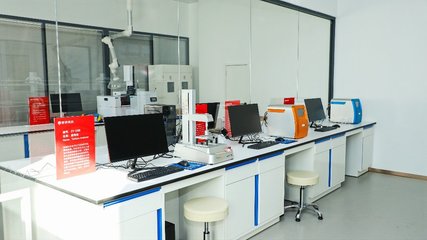 紫燕食品創(chuàng)新研究院 以技術(shù)研發(fā)打造產(chǎn)業(yè)發(fā)展新引擎